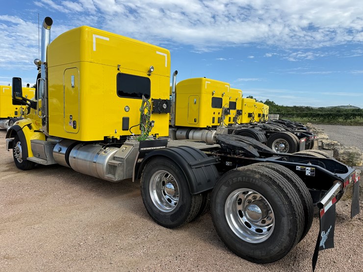 2018-peterbilt-567-image-7