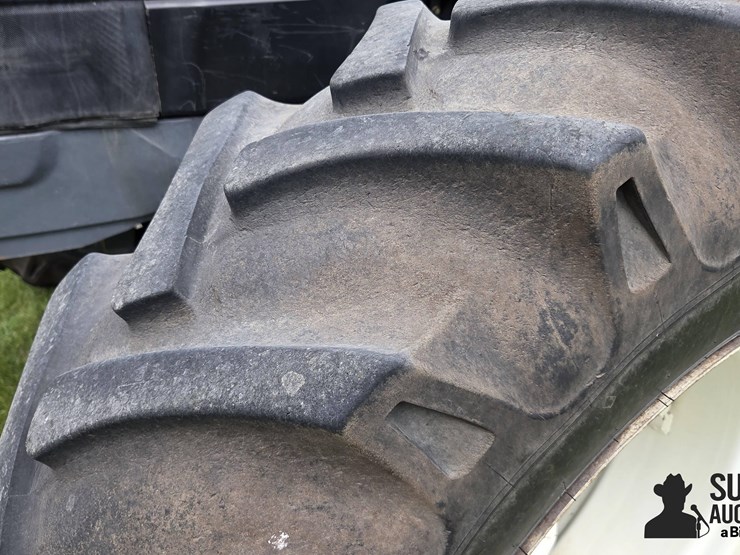 new-holland-tm165-image-16