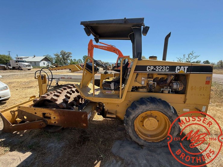 caterpillar-cp-323c-image-5