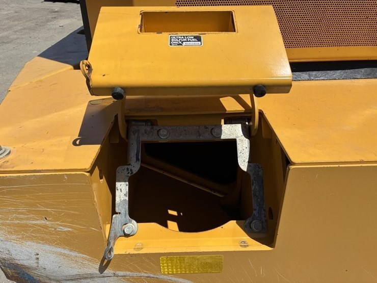 2018-deere-644k-image-16