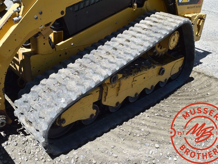 2017-caterpillar-d2-image-27