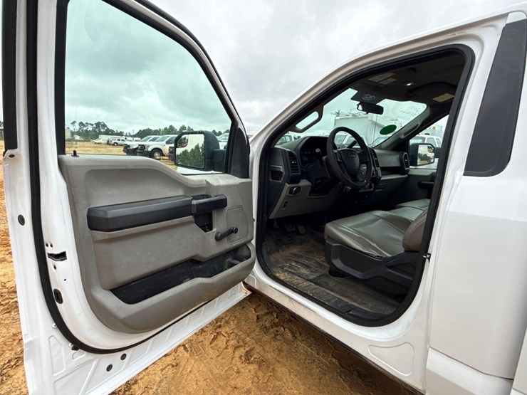 2017-ford-f150-xl-image-10