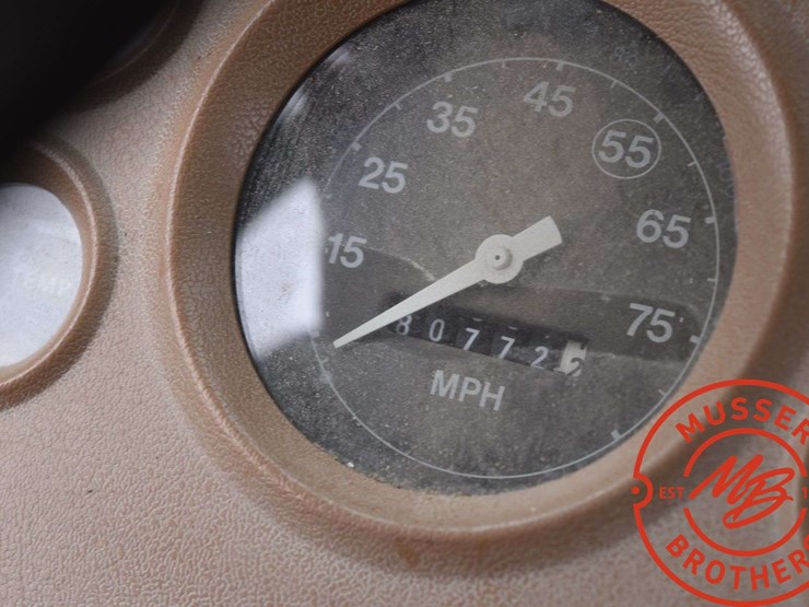 1980-ford-800-image-32