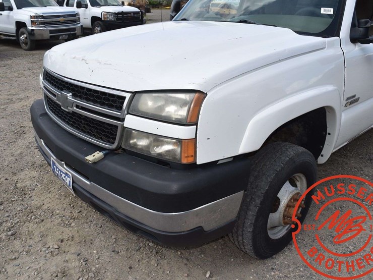 2006-chevrolet-3500-image-14