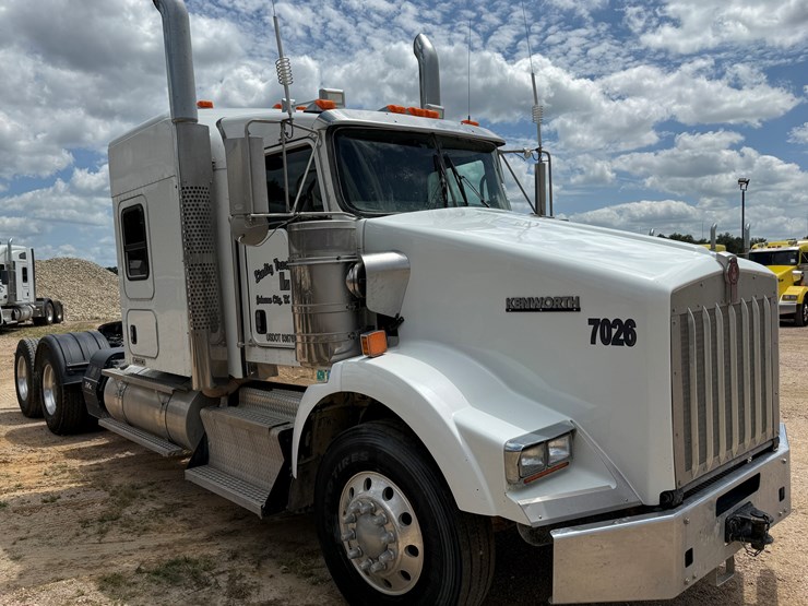 2016-kenworth-t800-image-3