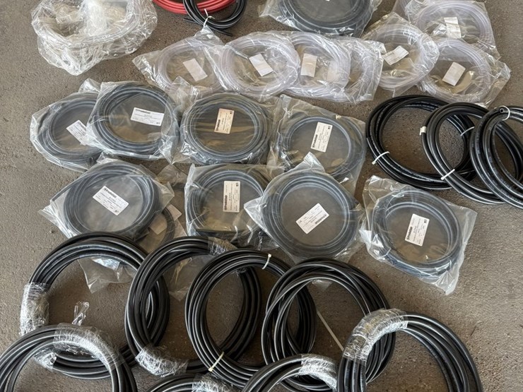#1071-•-pallet-of-tubing-and-hoses-image-2