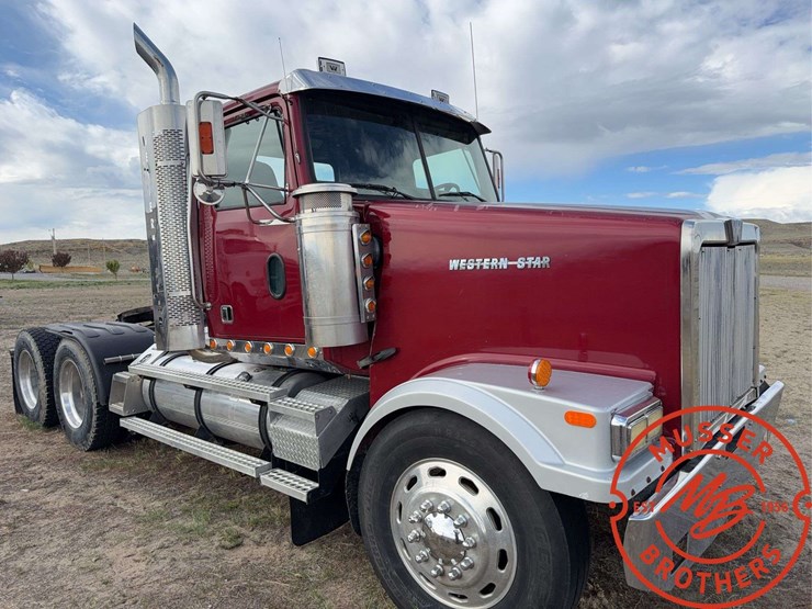 2001-western-star-4900-image-1