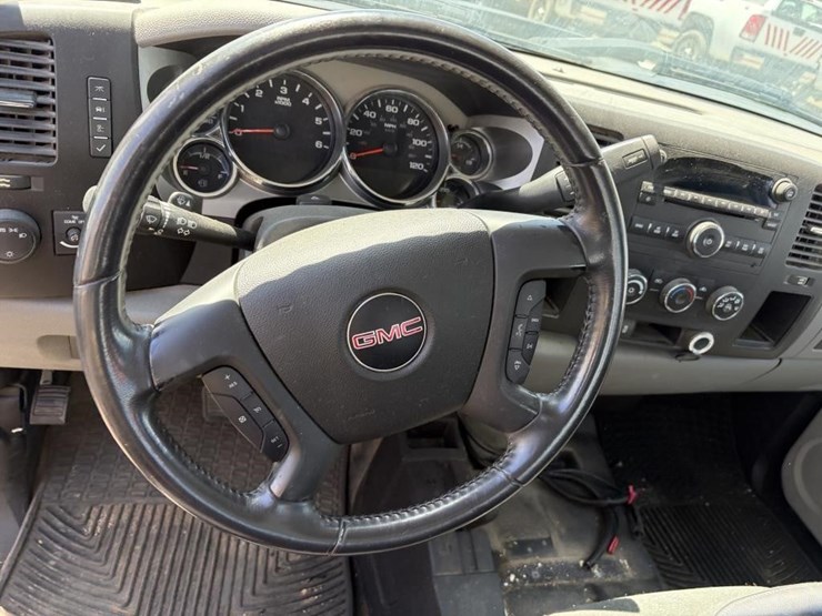 2012-gmc-2500hd-image-13