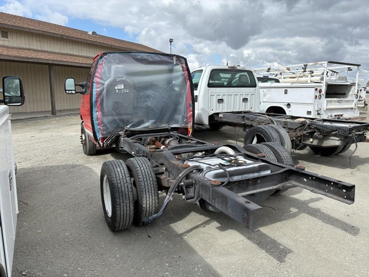 2022-ford-e350-image-4