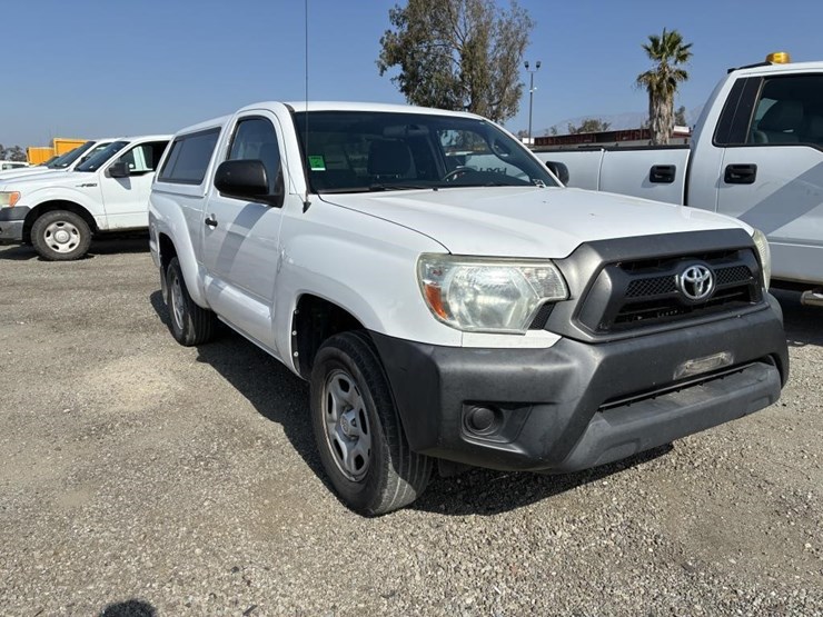 2014-toyota-tacoma-image-2