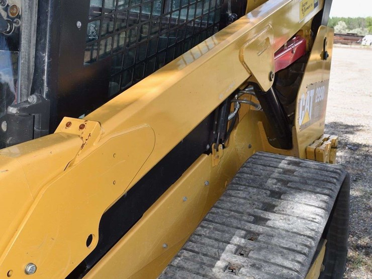 2018-caterpillar-d2-image-60
