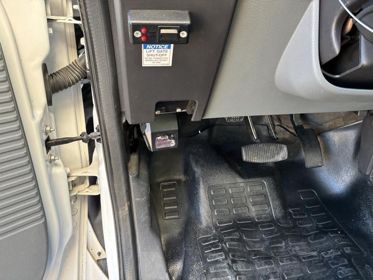 2016-ford-f650-xlt-image-16