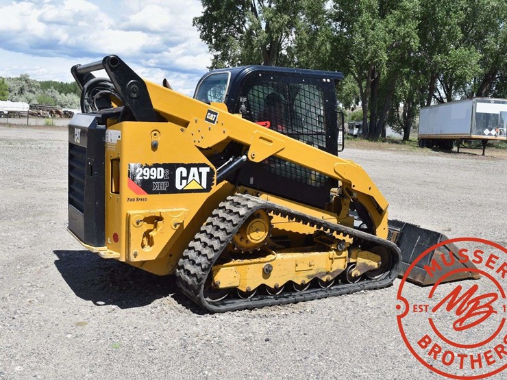 2016-caterpillar-d2-image-10