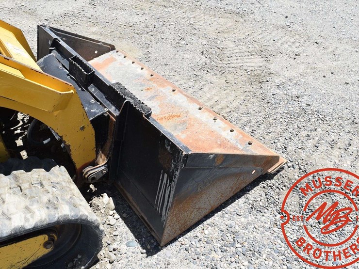 2017-caterpillar-d2-image-21