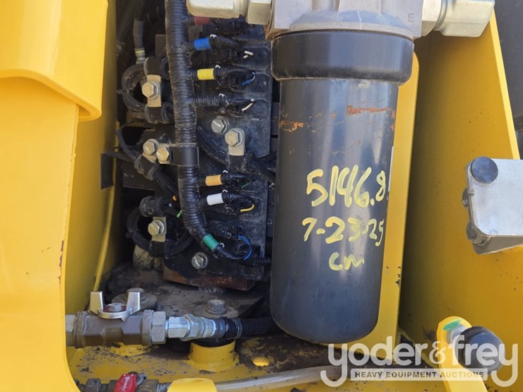 2022-komatsu-d61px-24-image-30