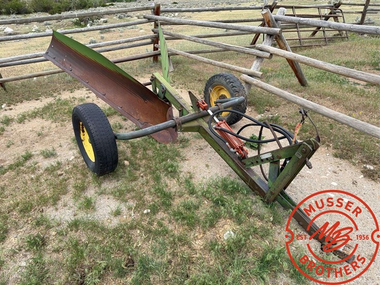john-deere-12-image-1