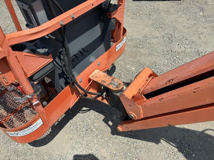 2012-jlg-e400ajpn-image-17