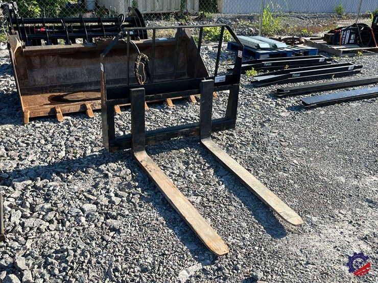 tomahawk-3026-48”-adj.-forks-attachment-image-2