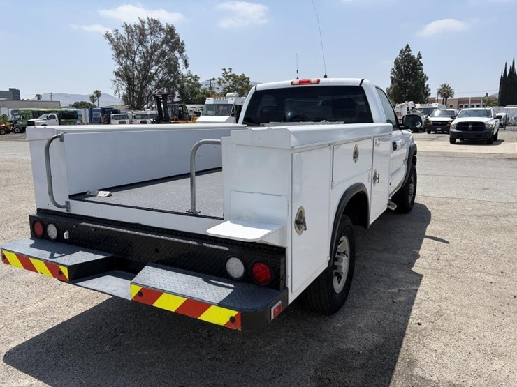 2006-chevrolet-2500hd-image-3