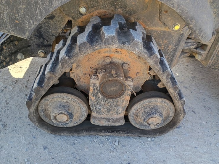2017-ditch-witch-r300-image-52