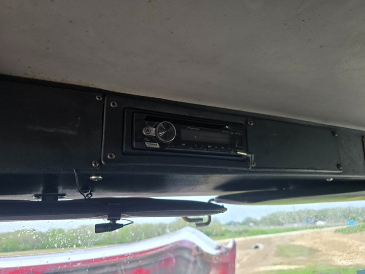 2001-freightliner-fl60-image-66