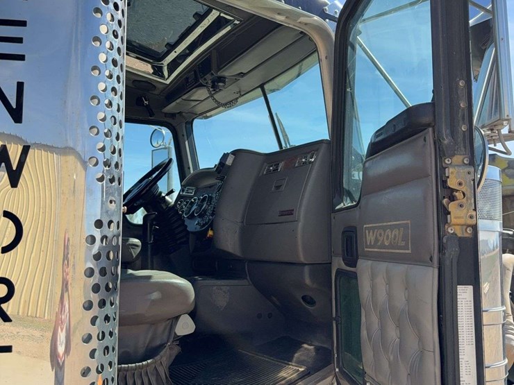 2005-kenworth-w900-image-53