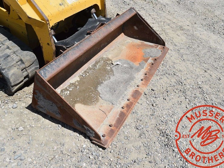2016-caterpillar-d2-image-19