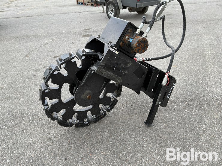 2025-massey-ferguson-730-image-1