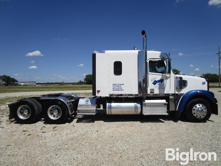 2016-freightliner-122sd-image-4