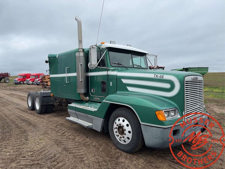 1997-freightliner-fld120-image-1