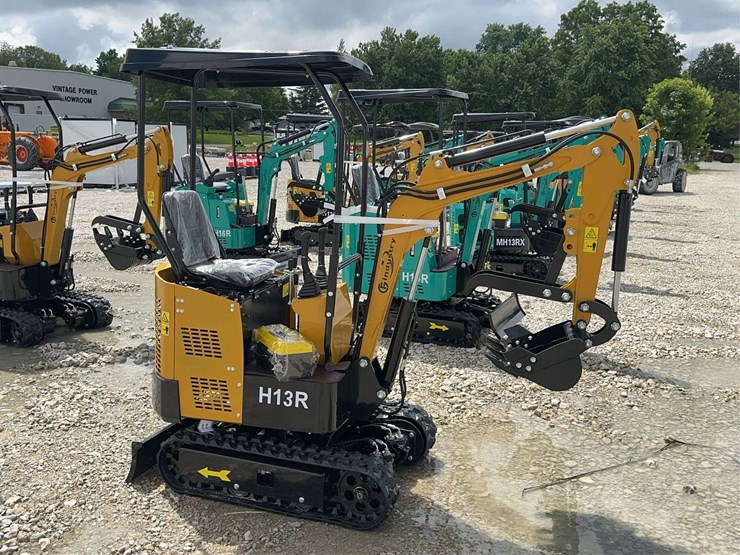 cfg-industrial-h13r-mini-excavator-image-11