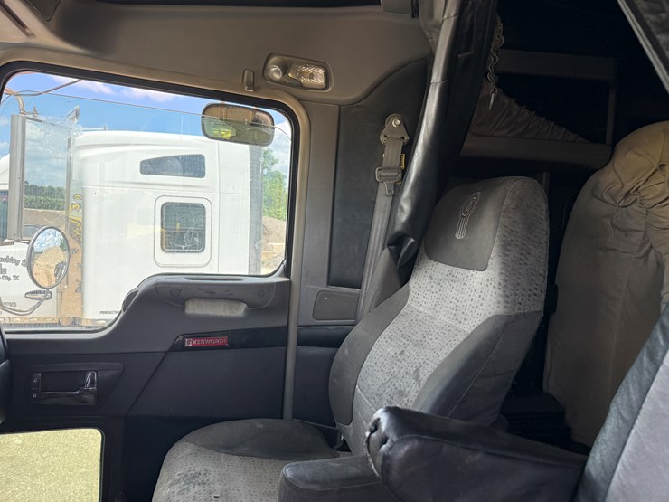 2016-kenworth-t800-image-13