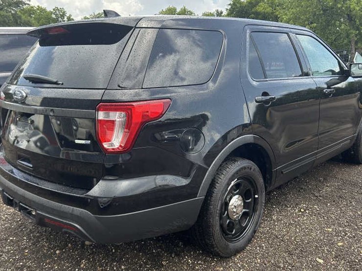 2017-ford-explorer-image-6