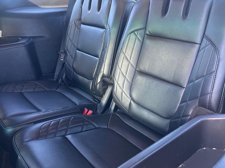 2016-ford-explorer-platinum-image-22