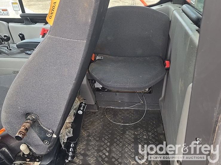 2023-volvo-a25g-image-42