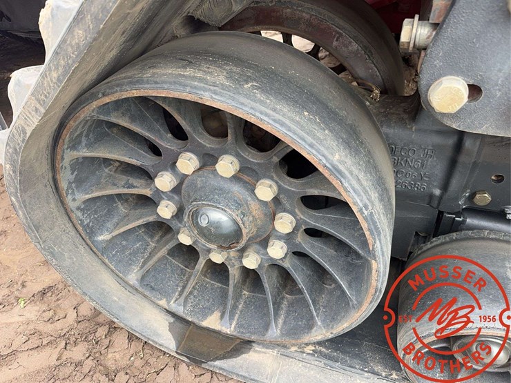 2014-case-ih-550-image-16