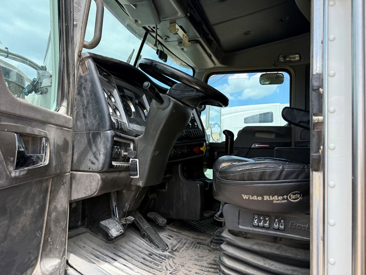 2016-kenworth-t800-image-11