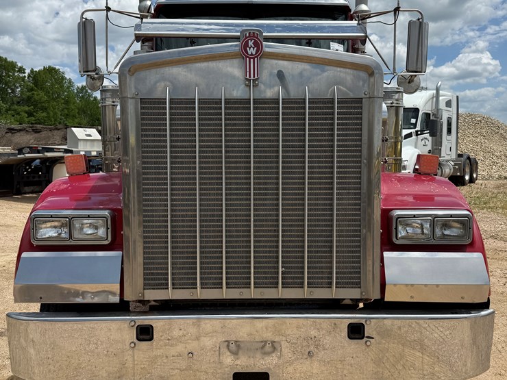 2003-kenworth-w900-image-2