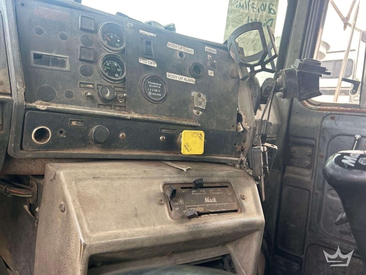 1998-mack-dm690s-image-15