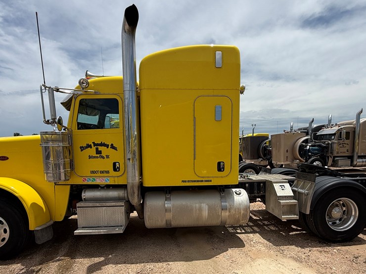 2014-peterbilt-389-image-8