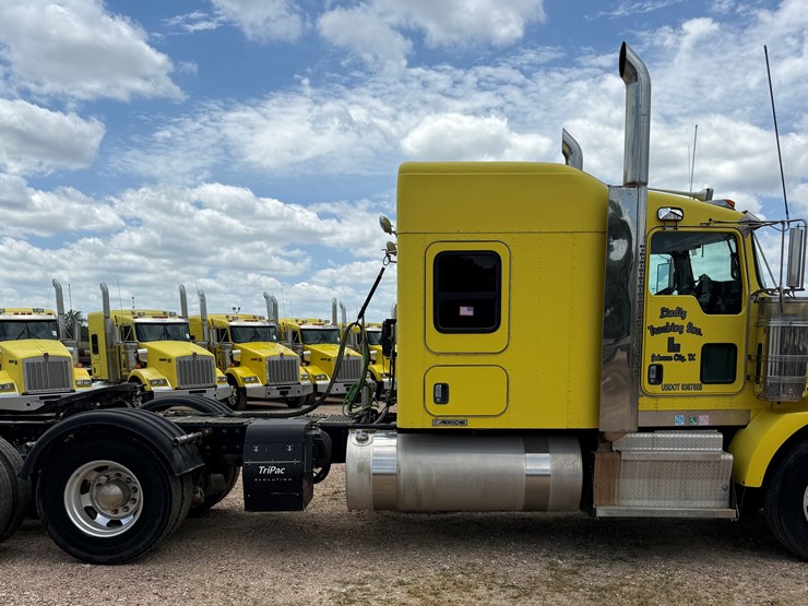 2015-kenworth-t800-image-4