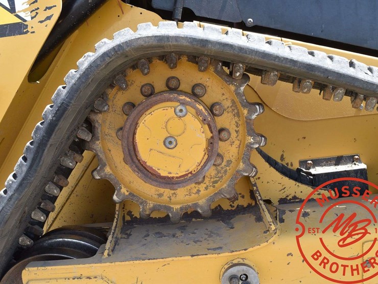 2018-caterpillar-d2-image-25