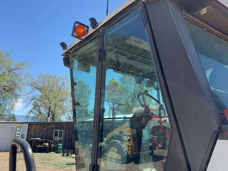 hesston-8400-image-26