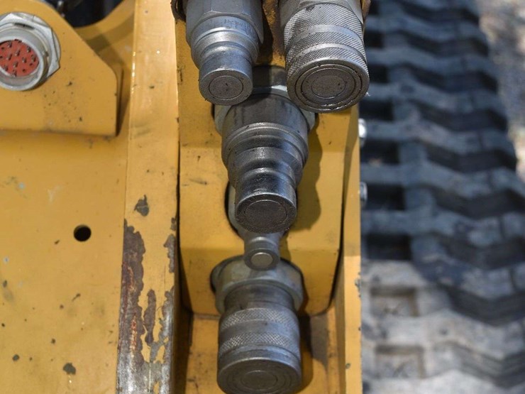 2016-caterpillar-d2-image-34