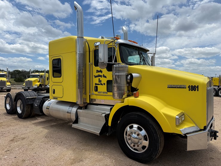 2015-kenworth-t800-image-3