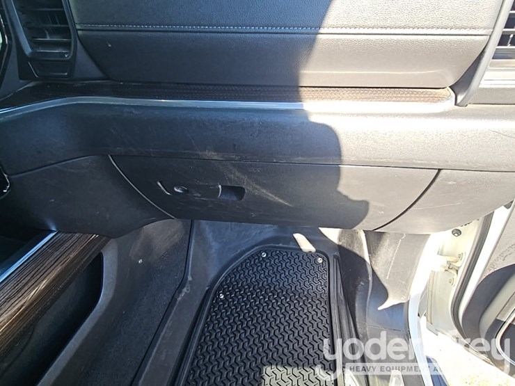 2022-chevrolet-1500-image-40