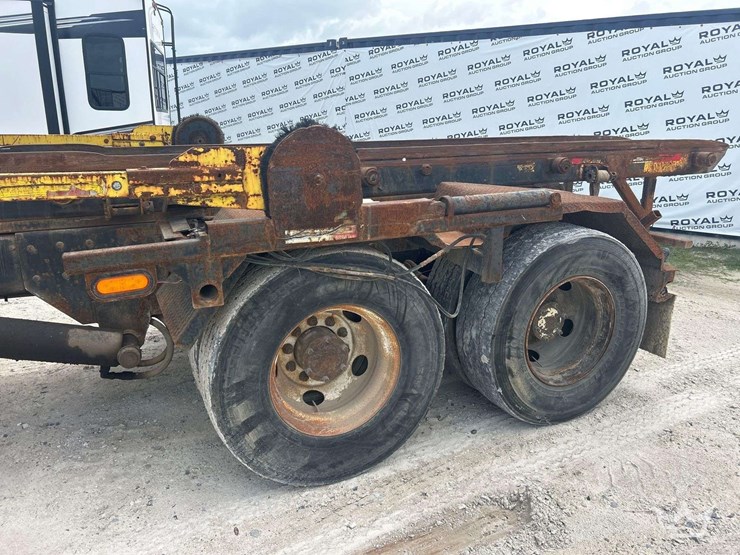 1998-mack-dm690s-image-18
