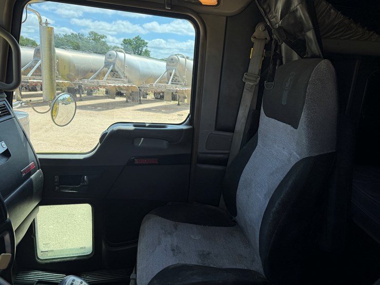 2014-kenworth-t800-image-13