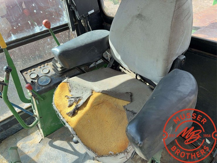 john-deere-5820-image-29