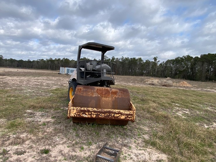 2013-volvo-sd70-image-11